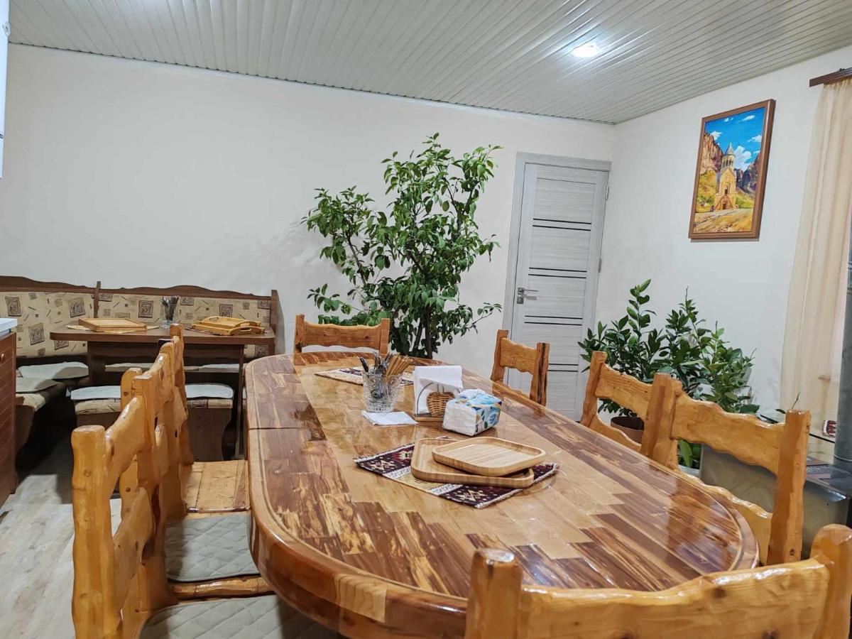 Sun House Hotel Yeghegnadzor Exterior foto