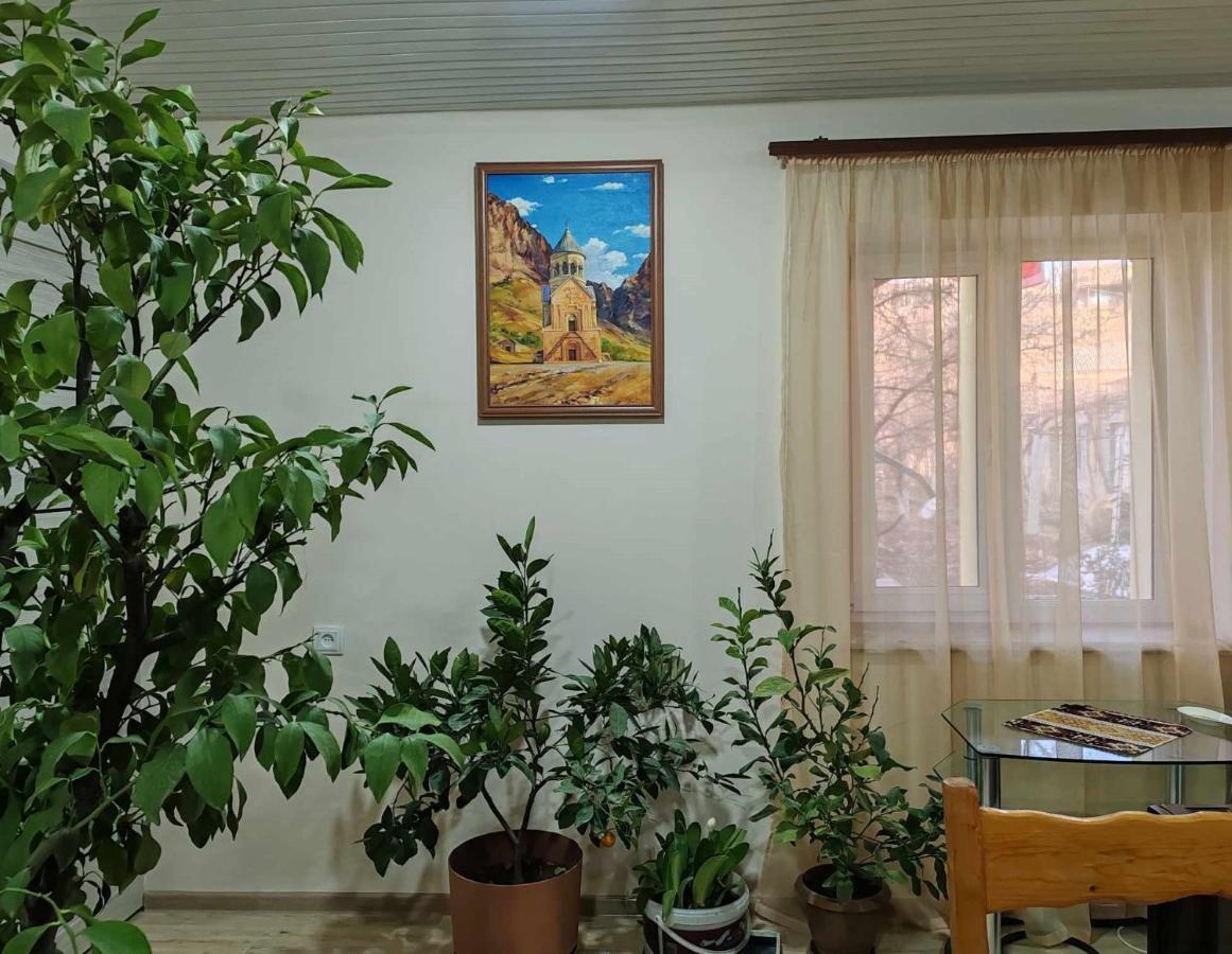 Sun House Hotel Yeghegnadzor Exterior foto